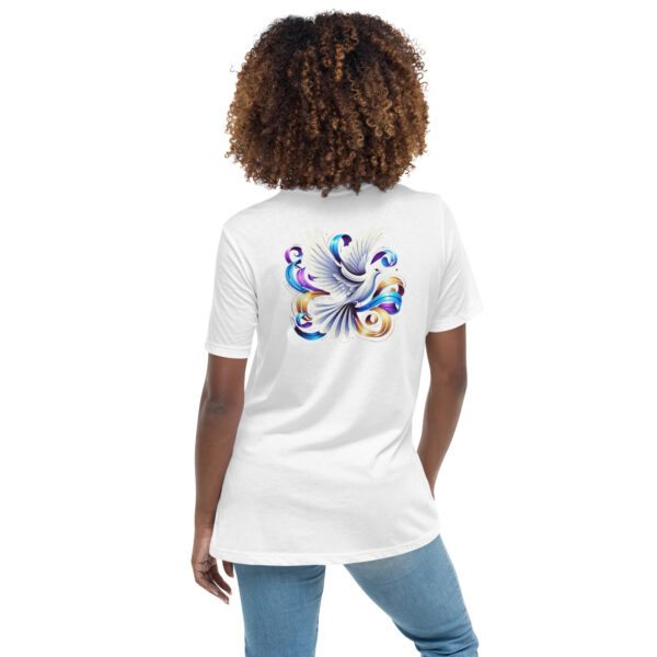 Lockeres Damen-T-Shirt | „Peaceful Elegance“ – Back Print (4 Farben) – Bild 3