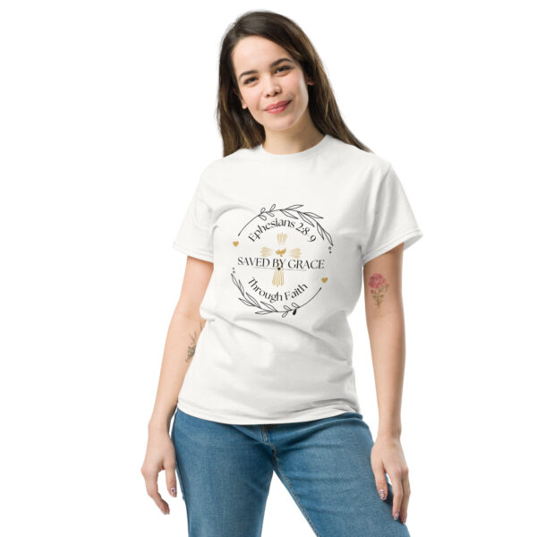 Saved by Grace – Epheser 2,8 | Unisex T-Shirt