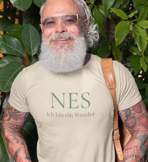 Unisex T-Shirt "Nes" – Gottes Herz in Worten