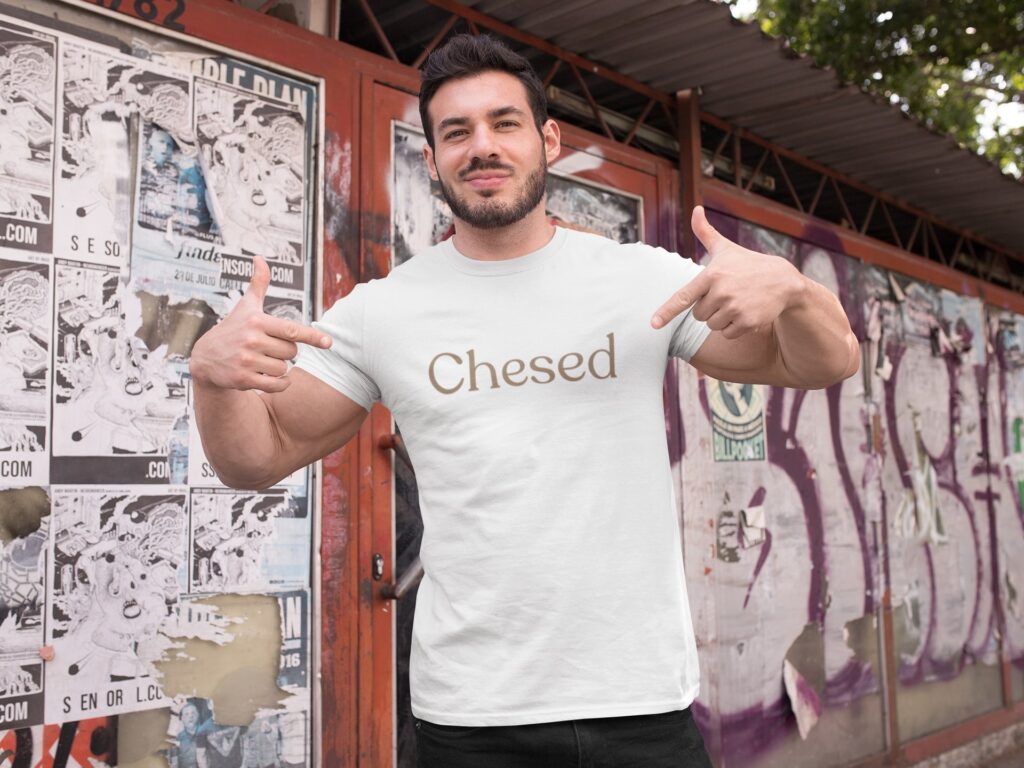 Unisex T-Shirt "Chesed" – Gottes Herz in Worten