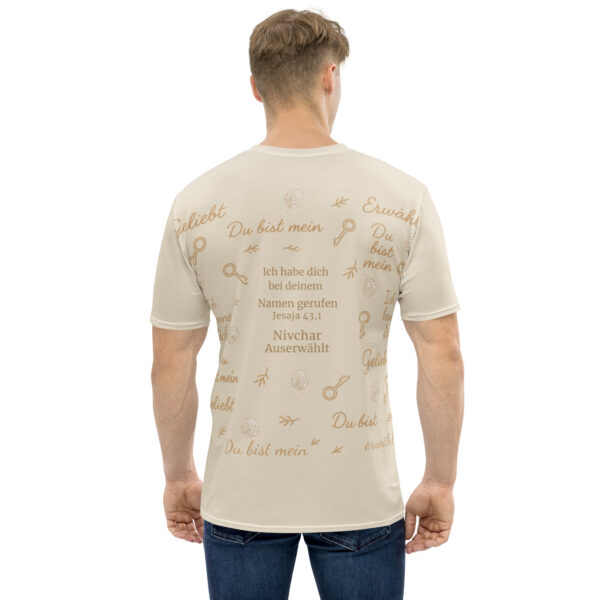 Allover T-Shirt „Nivchar – Du bist auserwählt“ | Jesaja 43,1 – Bild 2