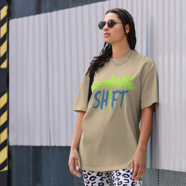 Supernatural Shift – Oversize T-Shirt | Revival Edition | Faded Black & Khaki – Bild 4