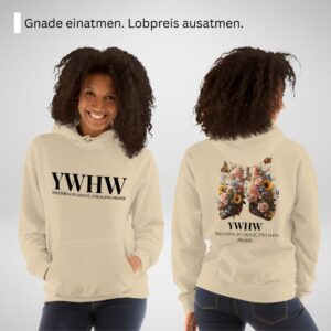 Beiger Hoodie mit schwarzem YHWH Schriftzug – Frontprint Alt-Text Rückseite: Beiger Hoodie mit floraler Lunge & YHWH Schriftzug – Backprint „Breathing in grace, exhaling praise“