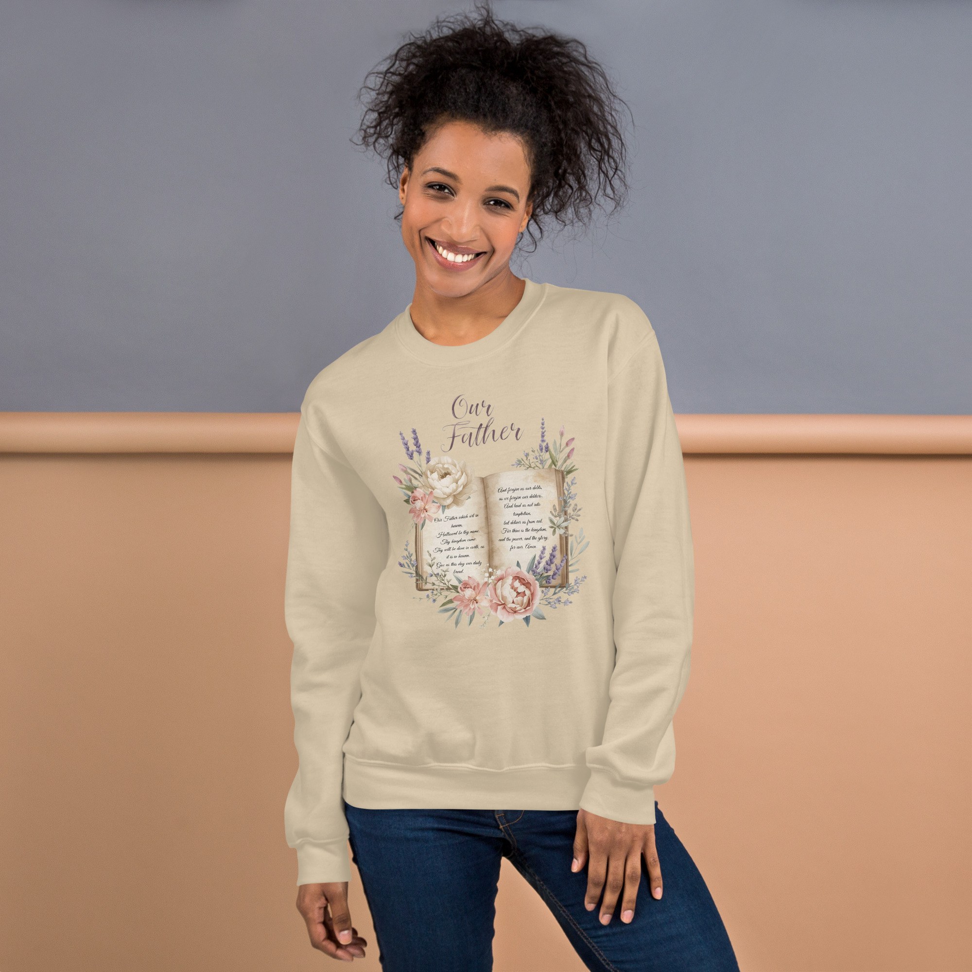 Our Father - Unisex Sweater mit floraler Bibel-Illustration & englischem Vater unser – Bild 3