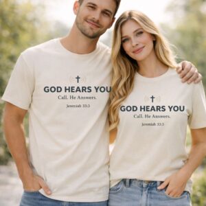 Mann und Frau in einem natural Tshirt bella & canvas 3001 mit Motiv God hears you
